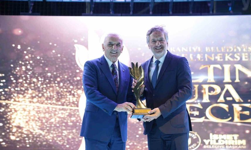 Ümraniye'de terle kazanılan zaferler altın kupa gecesinde taltif edildi