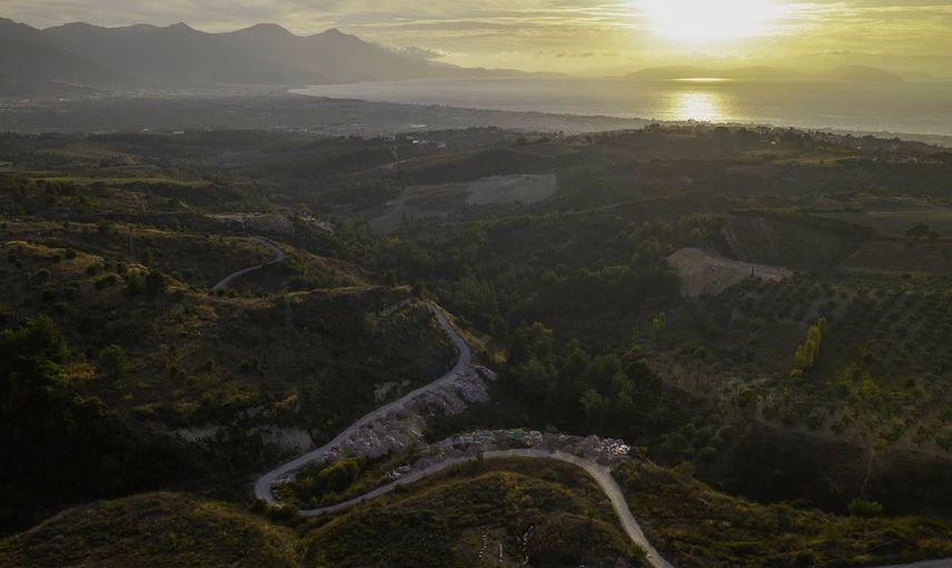 Kuşadası'nda Toscana benzeri Yaylaköy atıklarla boğuluyor
