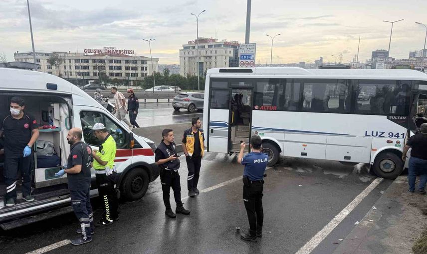 Avcılar d-100 yan yolda servis midibüsü için ekipler yönlendirildi