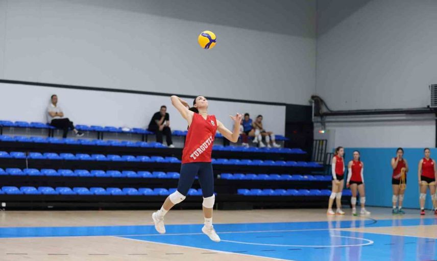 Turgutlu'da lig açılışı: kadın voleybolu taraftarla sahaya çıkıyor
