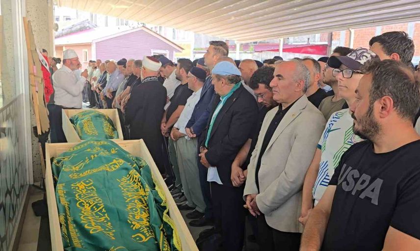 Çayeli'de denizde can veren iki kardeş son yolculuklarına uğurlandı