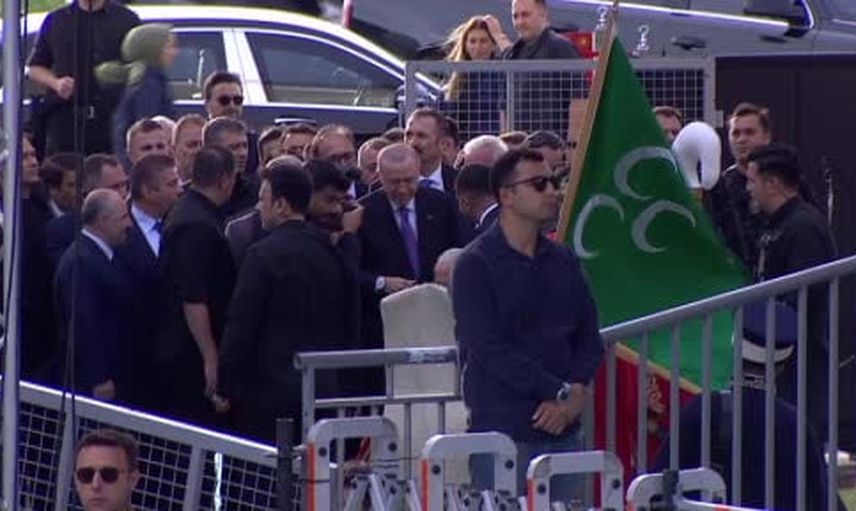 Cumhurbaşkanı Erdoğan Atatürk Havalimanı Millet Bahçesi'ndeki yağlı güreş finalini izledi