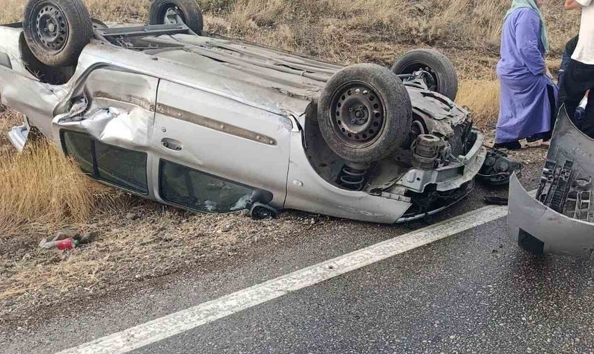 Salda yakınlarında takla atan otomobilde dört kişi yaralandı