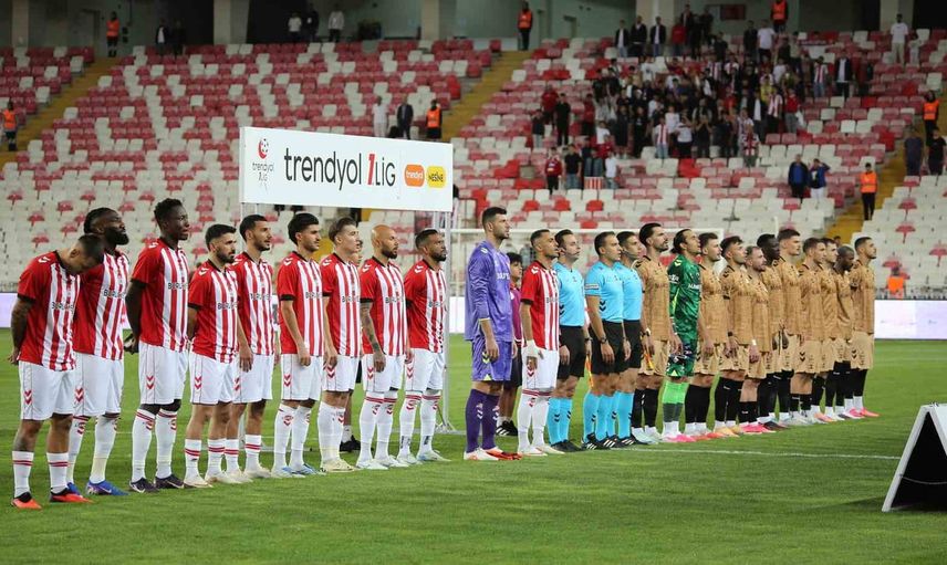 Sivasspor son bölümde Manaj'la geri döndü ve 2-2 berabere kaldı