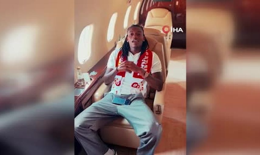 Uçaktan Türkçe selam: Rafael Leao'dan Galatasaray taraftarına ilk mesaj