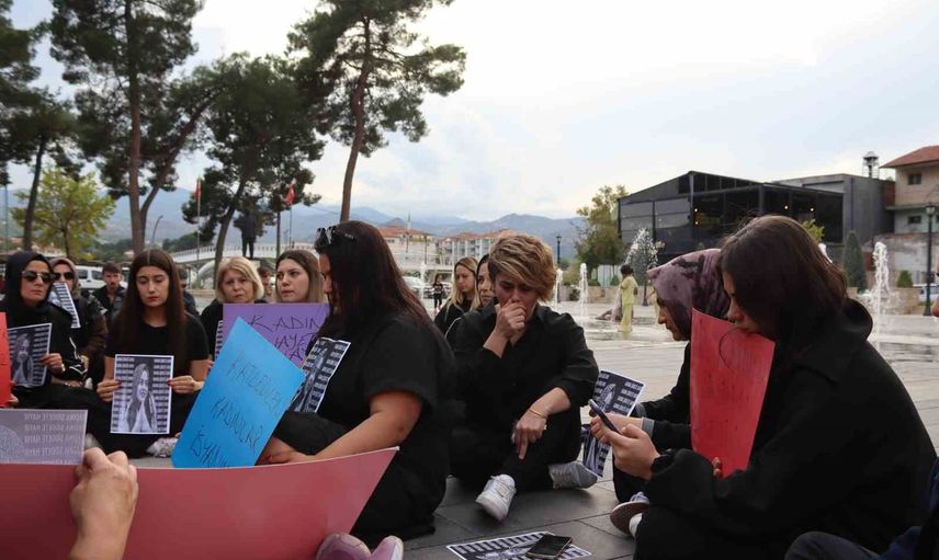 Kadınlar Yasemin Yanık için Osmancık'ta oturma eylemi yaptı
