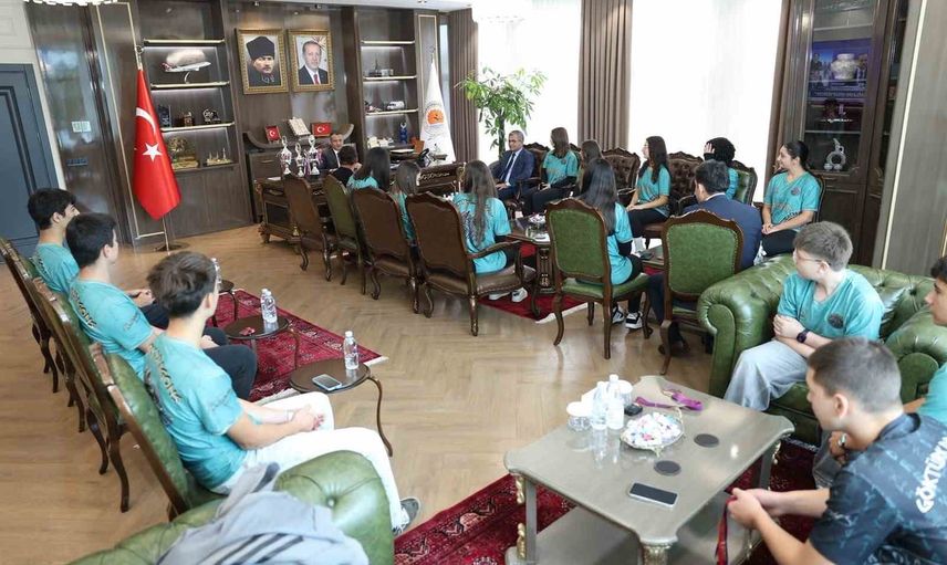 Samsun’un dragon bot ekibi üç kupayla döndü