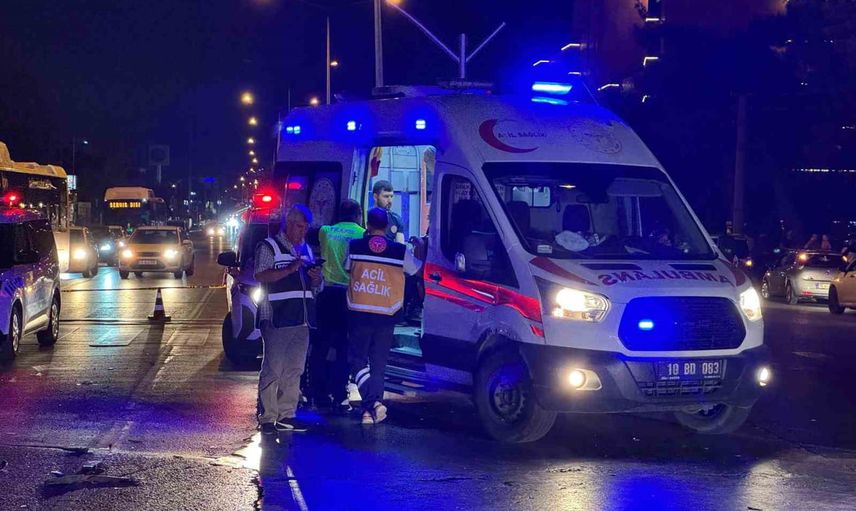 Bandırma Caddesi'nde trafik kazası: 14 yaşındaki kız hayatını kaybetti, diğeri ağır yaralı