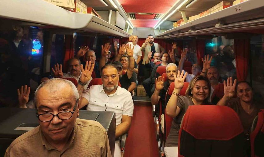 İzmir'den 5 bin kişiyle AK Parti'nin 25. yılına Ankara çıkarması