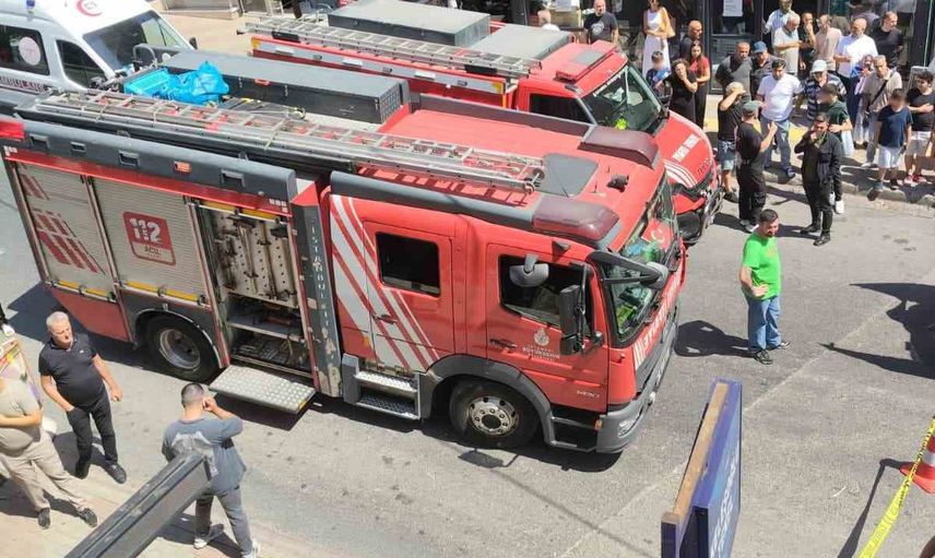 Ümraniye'de kavşakta çarpışma: iki çocuk olmak üzere dört yaralı