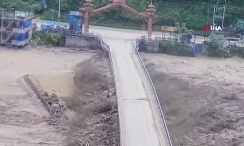 Bhotekoshi'de taşkın: Nepal-Tibet sınırında sel baskını can kaybını artırdı