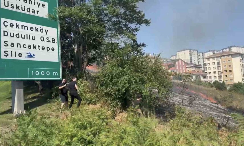 Ümraniye'de otluk yangını: beton mikseri hortumuyla ilk müdahale
