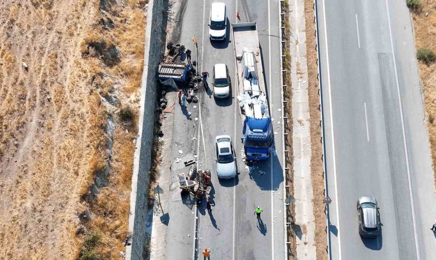 Savrandere yakınlarında traktör ile tırın çarpışması: bir kişi öldü, iki kişi yaralandı
