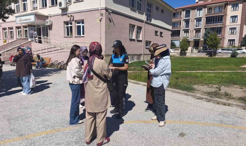 okul öncesi velilere polis tarafından güvenlik bilgilendirmesi