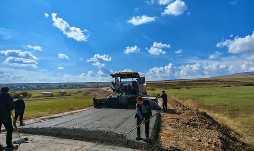 Kırçiçeği köyünde dayanıklı ulaşım için 1,5 km SSB yol yapımı başladı