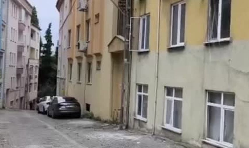 Sinop'ta kombi kablosunun erimesi evde yangın çıkardı: itfaiye pencereden girerek söndürdü
