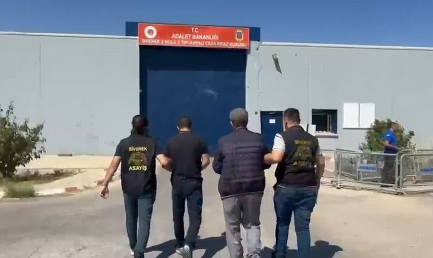 Siverek polisi, kesinleşmiş 25'er yıl cezası olan iki firariyi yakaladı