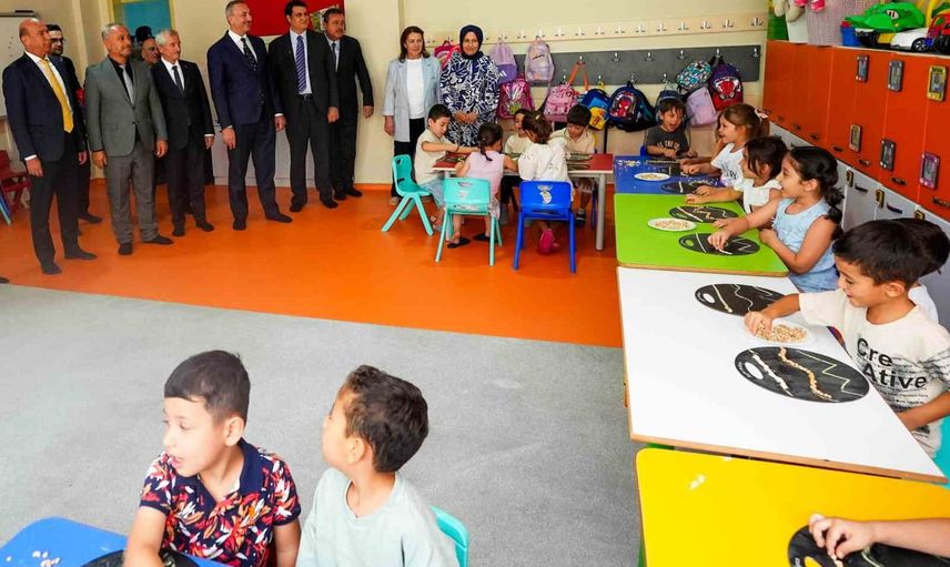 Umut Yılmaz'dan okullara destek: iki yılda 202 bin kırtasiye seti