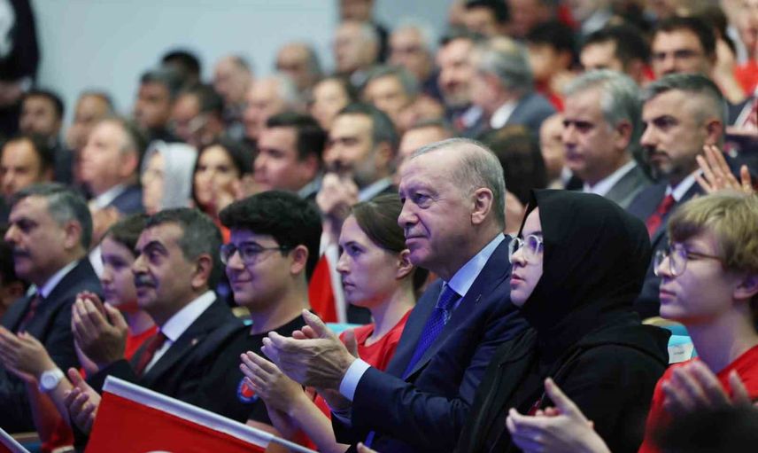 eğitim yatırımları ve pisa başarısının yankıları: gençlikten umutlu bir açılış konuşması