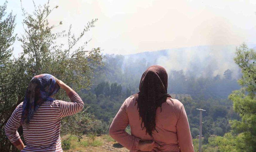 Antalya'da Aksu yangını 21. saatte de sürüyor, tahliyeler devam ediyor