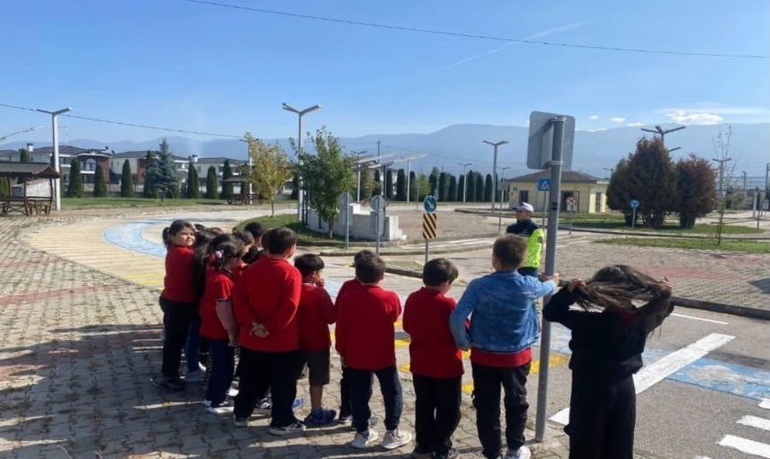 Jandarmadan miniklere trafik eğitimi: güvenli davranışlar aşılanıyor