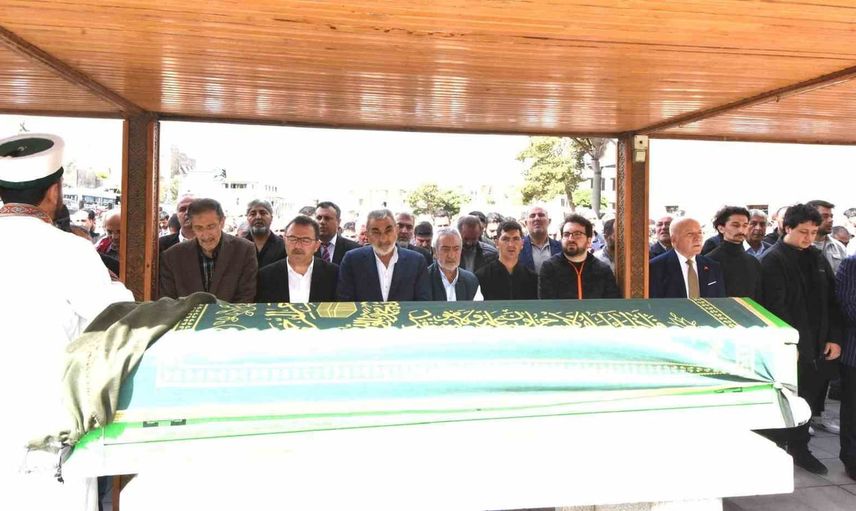 Aile ve siyaset son görevde buluştu: Edibe Avcı toprağa verildi
