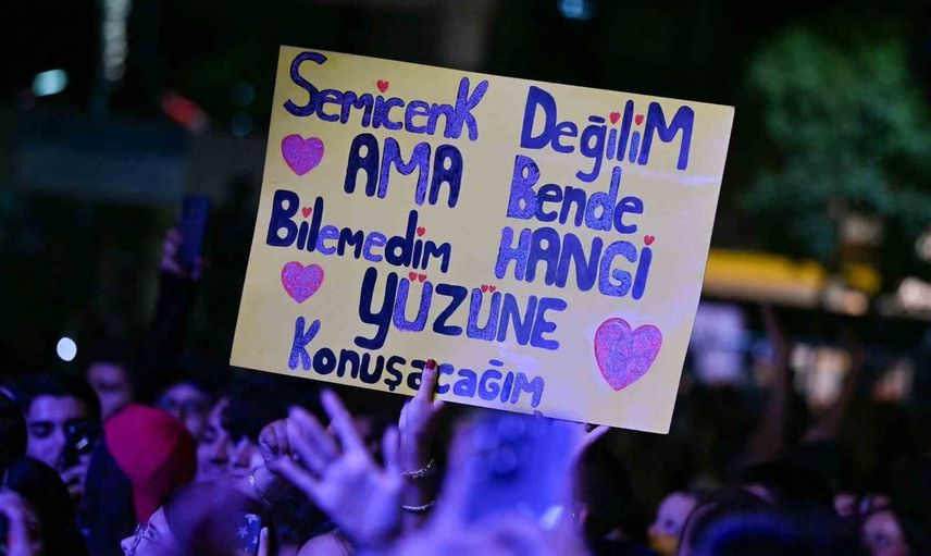 Manisa'da 104. yıl coşkusu Semicenk konseriyle kutlandı