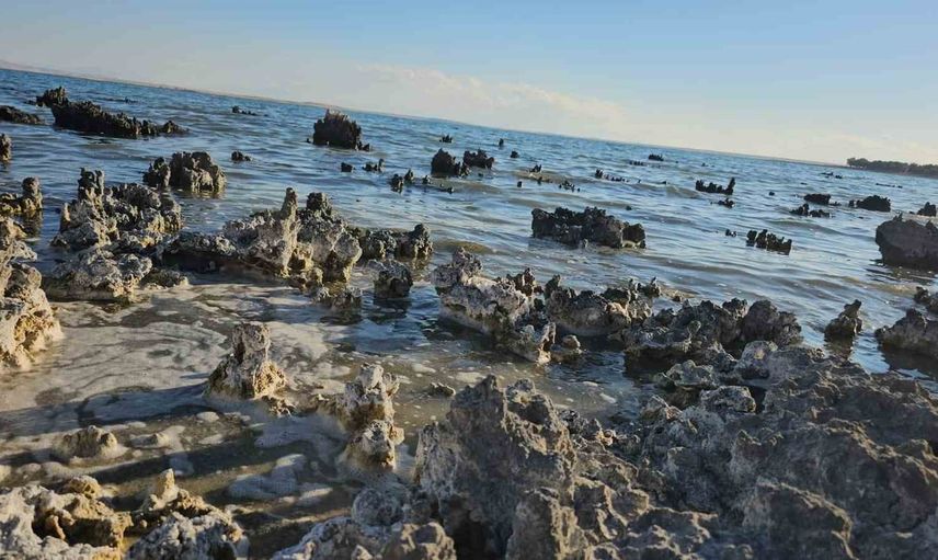 Van Gölü'nde çekilme sürüyor: yağışlar durumu tersine çevirmiyor