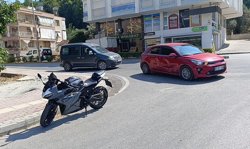 Otomobilin sokak dönüşünde motosiklete çarpması sonucu bir kişi yaralandı