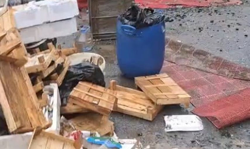 Ayazağa'da balıkçı dükkanı sağanakla su altında kaldı