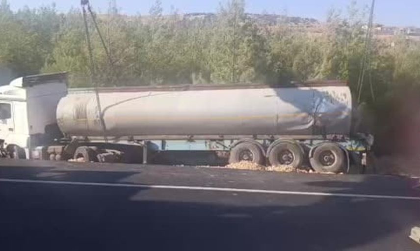 Gelin konvoyundan kaçan tanker ormanlık alana sürüklendi