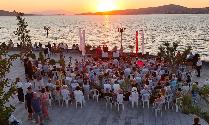 Ayvalık gün batımında sanatla yeniden yazıldı