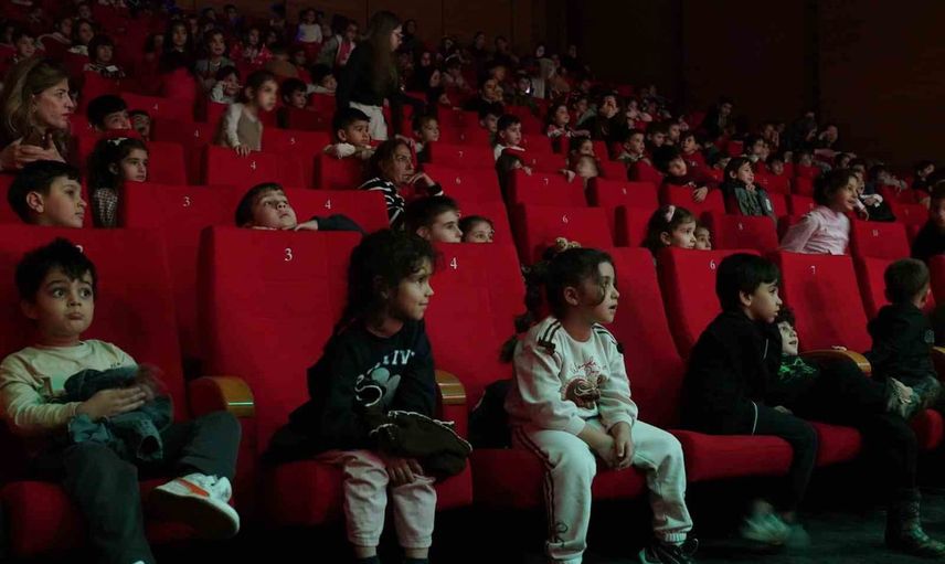 Diyarbakır'da minikler dengbêj, tiyatro ve tarihi mekanlarla kent kültürünü keşfetti