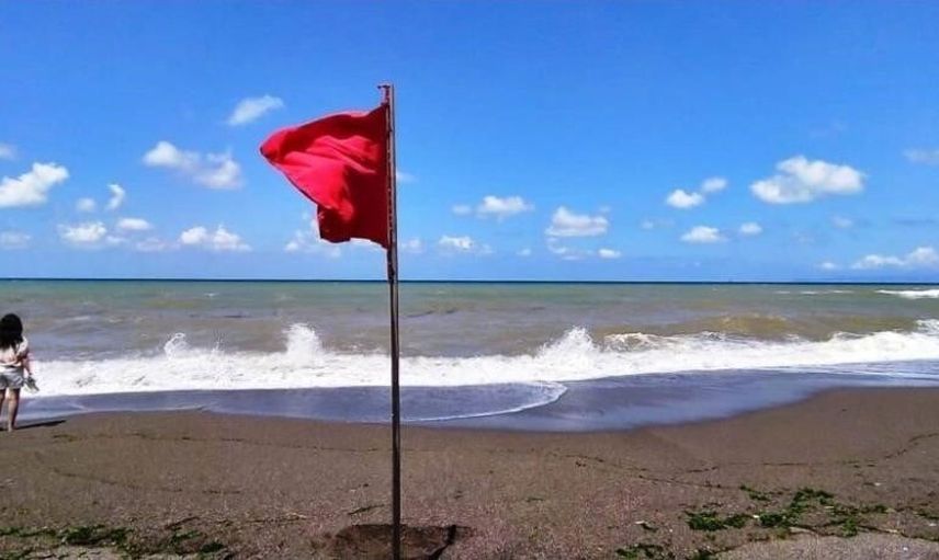 Akçakoca'da can güvenliği nedeniyle kıyılarda denize giriş kısıtlandı