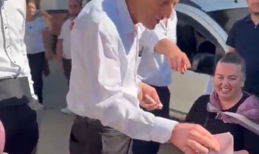 Gelin almasında sokak tavlası: kadınlar konvoyu durdurdu