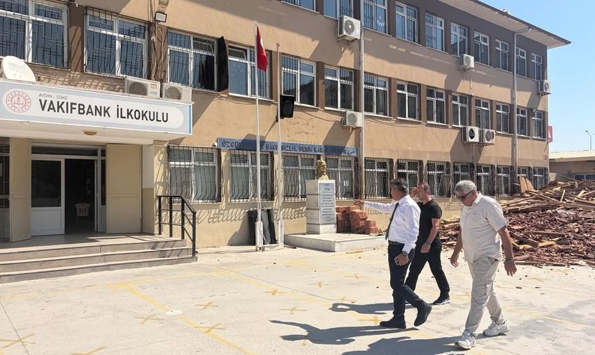 Söke'de okul çatısına bakım: Vakıfbank İlkokulu yeni döneme hazırlanıyor