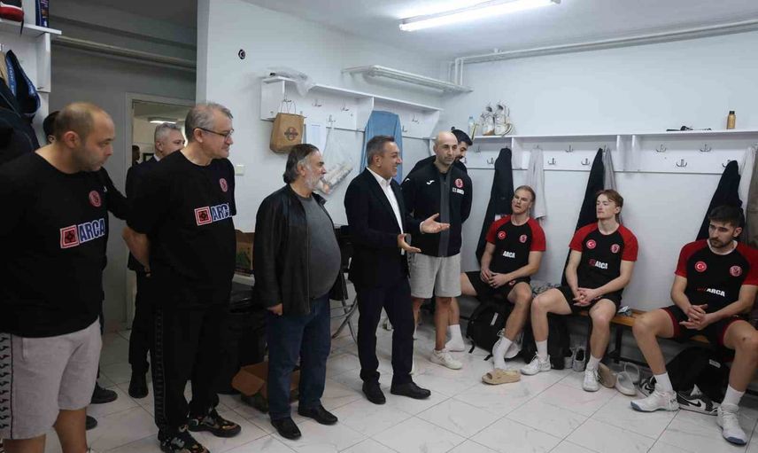 Sungurlu’da voleybol heyecanı: Dere’den iki takıma destek