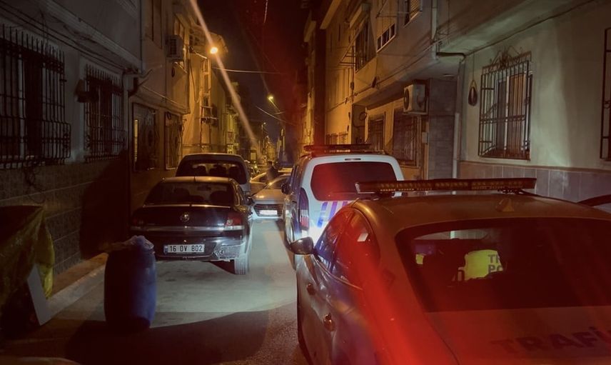 Bursa'da trafikte başlayan kovalamaca kaza ve taşlı saldırıyla sonuçlandı