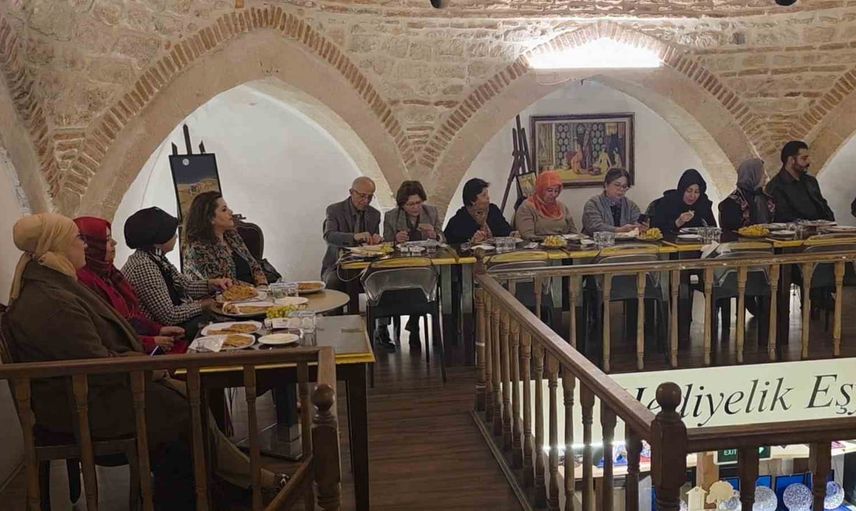 Kütahya'nın 600 yıllık hamamı sanatçıların buluşma mekânı oldu