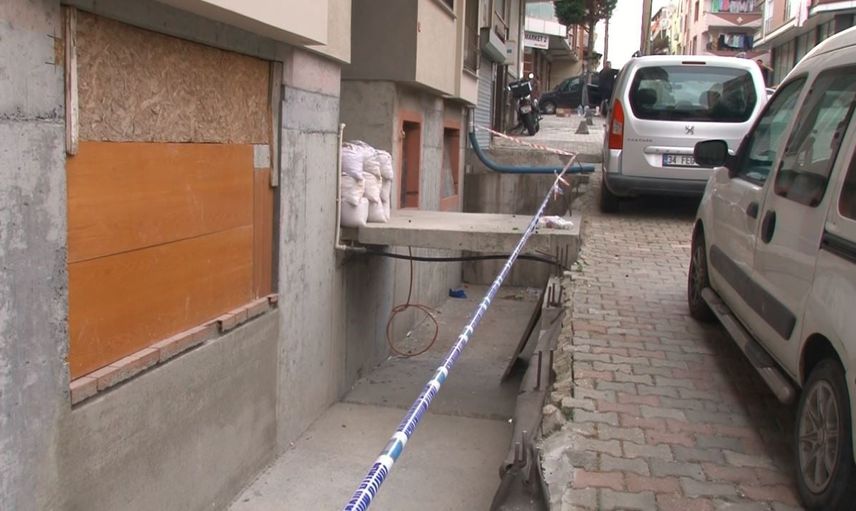 Kanarya Mahallesi'nde inşaat boşluğuna düşen kadın hayati tehlike altında