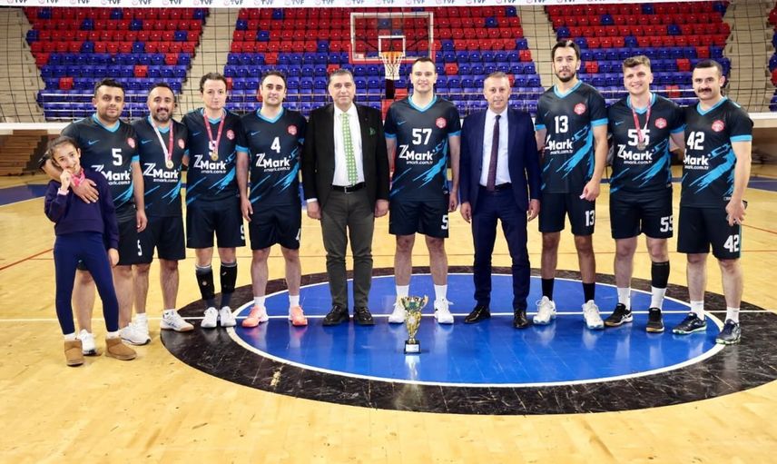 Niğde'de kamu spor oyunları'nda voleybol şampiyonu Niva oldu