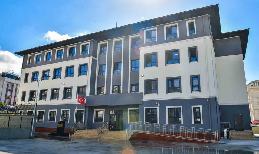 Akçaburgaz’da sınıf yükü azaldı: 16 derslikli yeni okul eğitime başladı