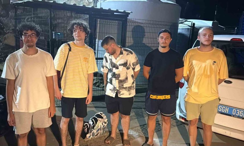 Sarp arazide mahsur kalan beş arkadaş ekiplerin ortak çalışmasıyla kurtarıldı