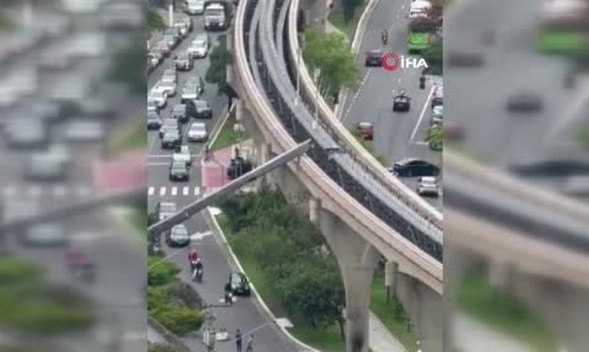 Sao Paulo'da monorayın raylara devrilen vinçle çarpışması: bir yaralı