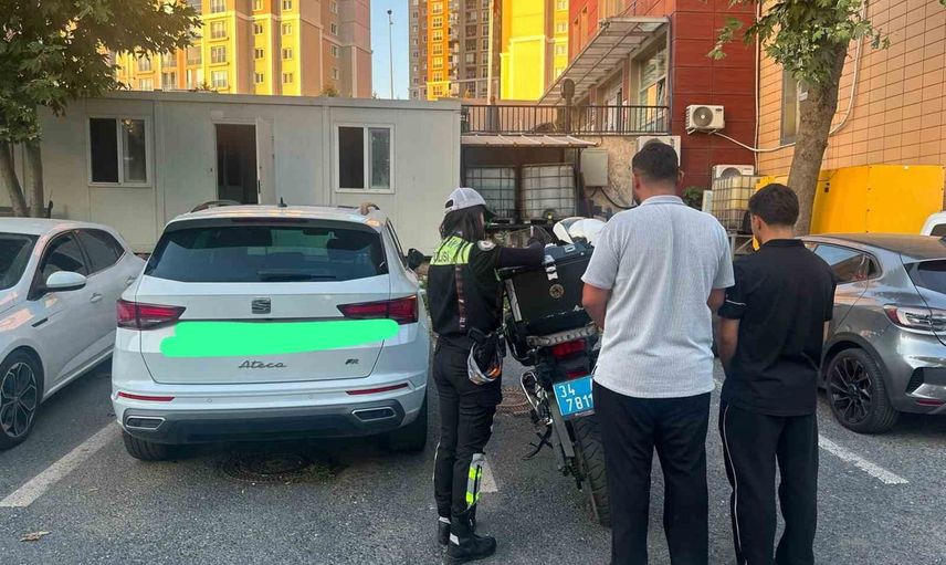 Başakşehir'de araçtan dışarı sarkma görüntüleri sonrası iki kişiye ceza