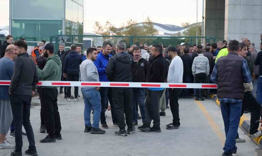 Hamzabeyli'de tır şoförleri geçişleri kapattı, görüşmeyle eylem sona erdi