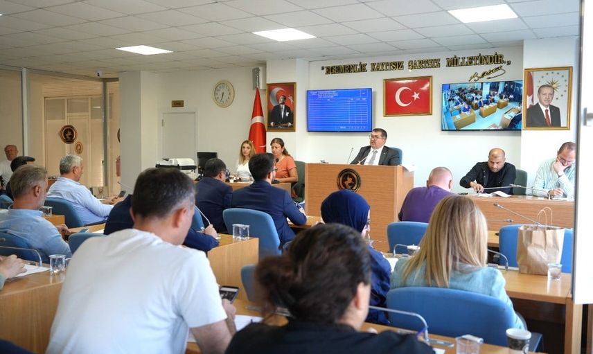 Düzce belediye meclisi 30 maddeyi görüşüp ilgili komisyonlara havale etti