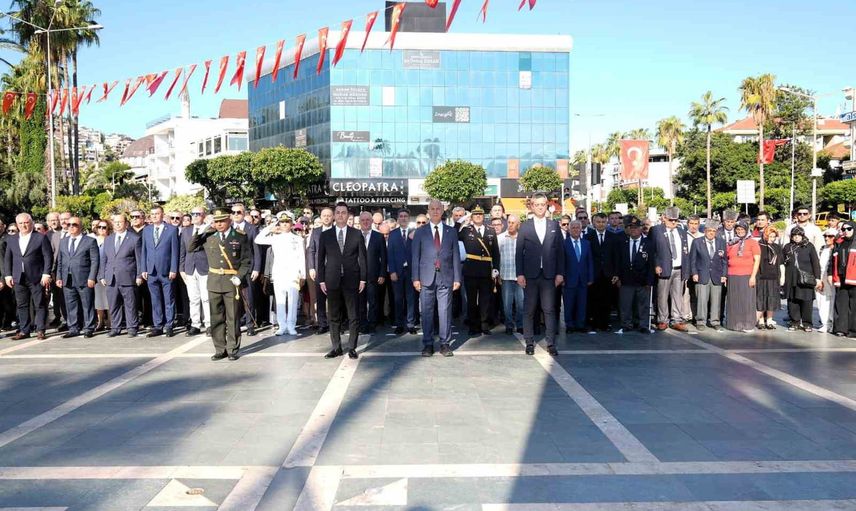 Alanya'da 30 ağustos törenlerinde birlik ve saygı ön plandaydı