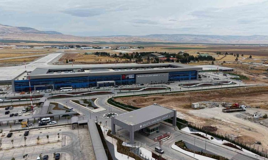 Malatya havalimanı yeni terminaliyle yolcu kabulüne başladı