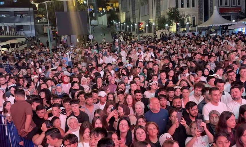 Tosya festivalinde belediye başkanının düeti unutulmaz anlar yaşattı